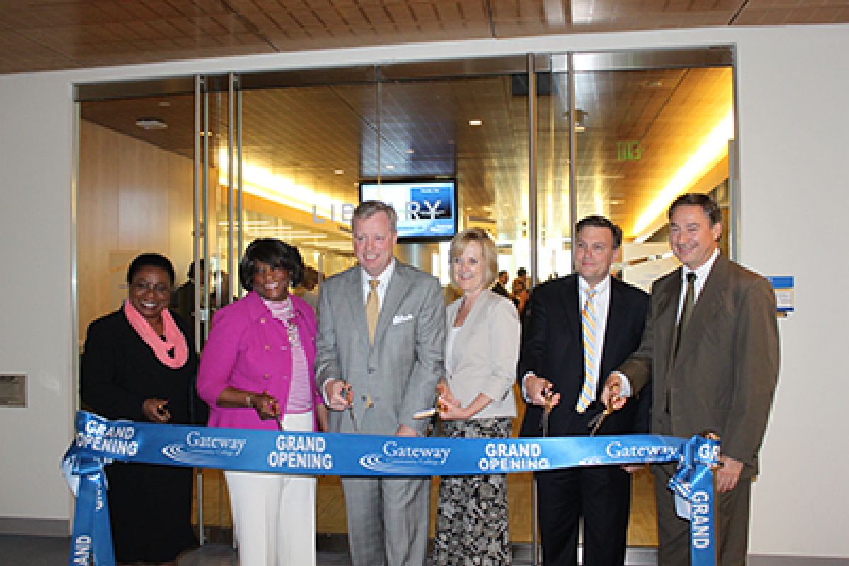 Library director, Dr. Clara Ogbaa, GCC President, Dr. Dorsey Kendrick, David R Managing Director, Enterprise Banking at First Niagara Bank and First Niagara Bank, First Niagara Vice President of Corporate Communications Karen Crane, James Bzdyra, Senior Vice-President, Market Executive for Commercial Banking at First Niagara and Thomas Griggs Jr., Chair of the Gateway Community College Foundation Board